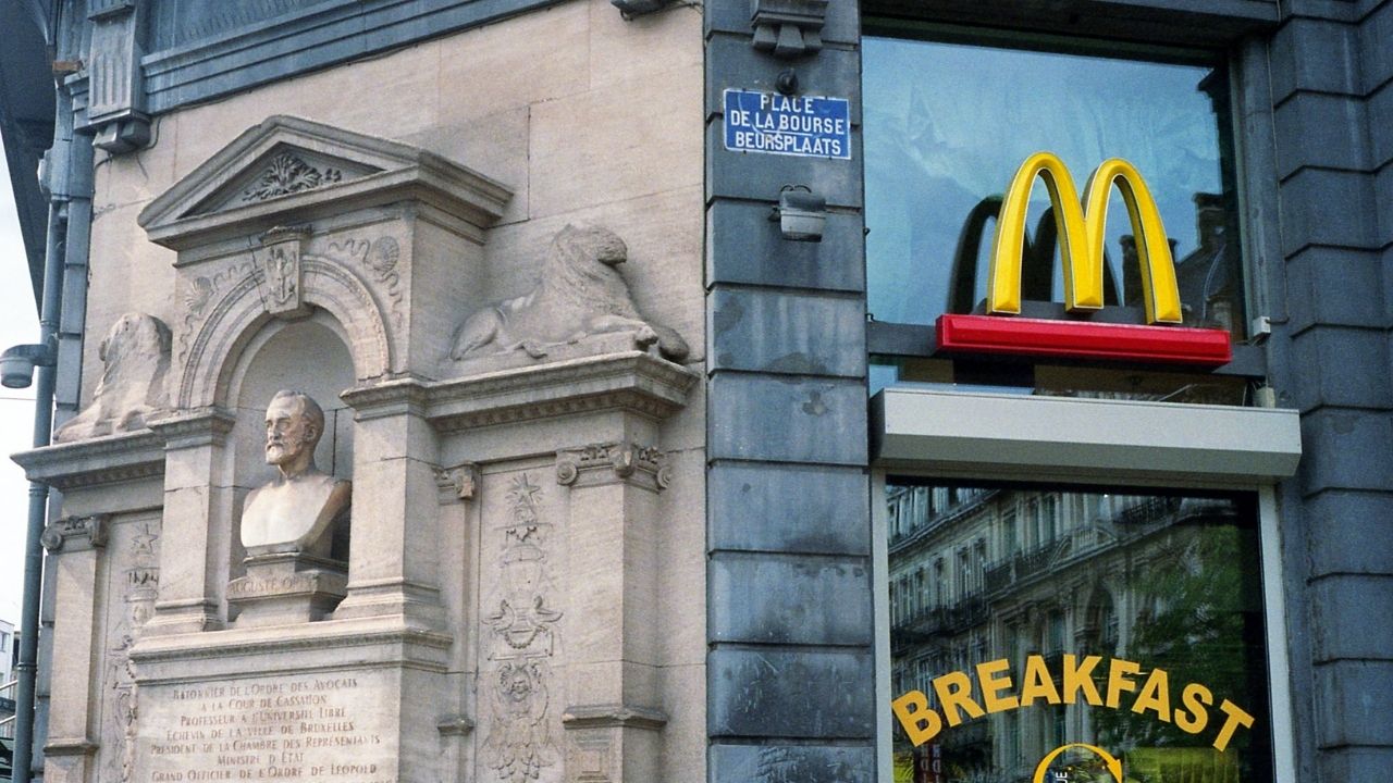 Por falta de molho: Homem ameaça lançar bomba em McDonald’s dos EUA