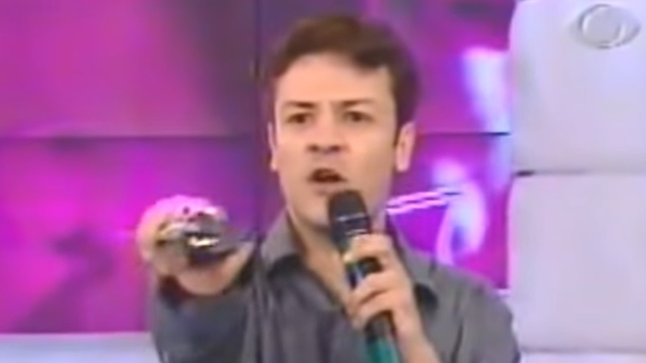 Em 2004, um homem armado invadiu um programa de TV ao vivo