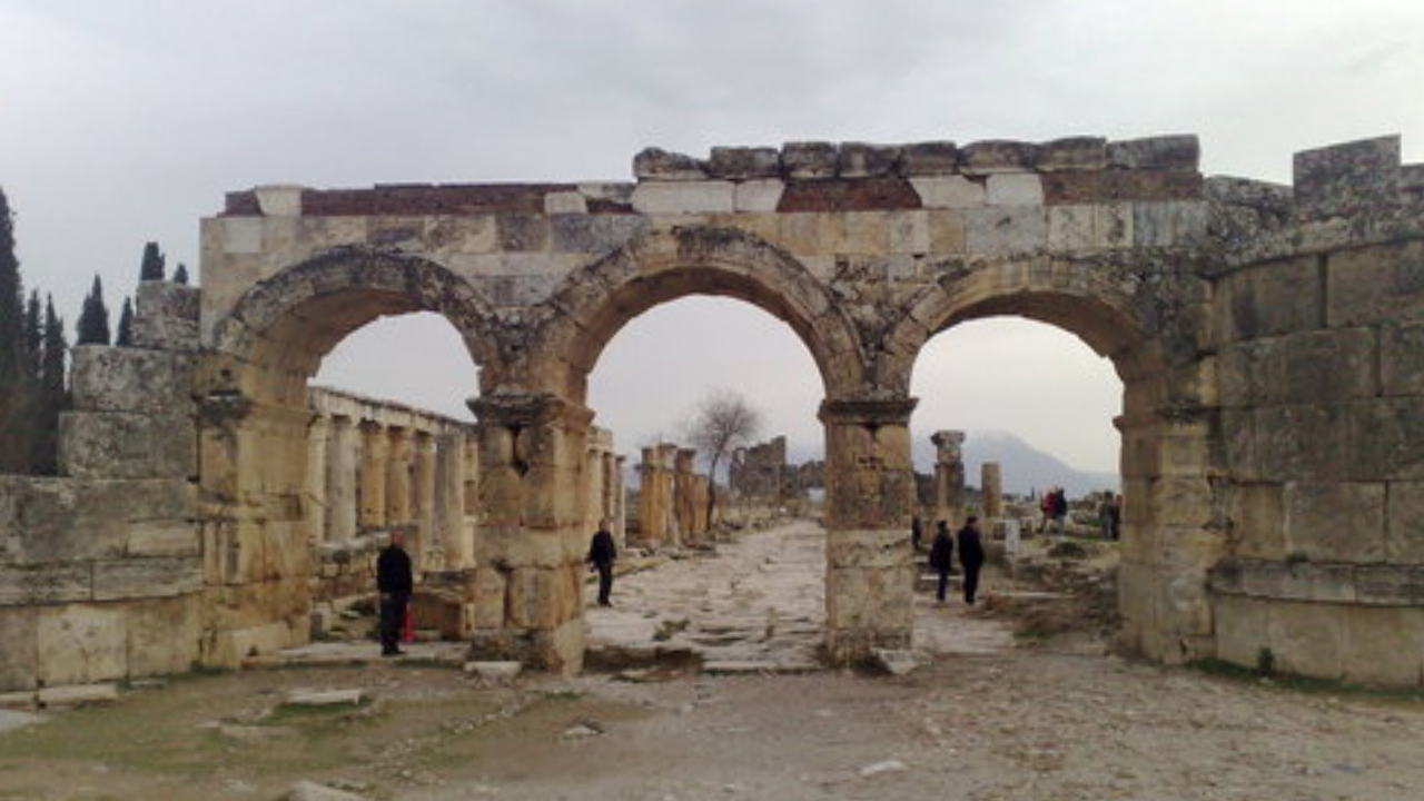 Arco do sacrifício: O imponente Portão do Inferno da Roma Antiga