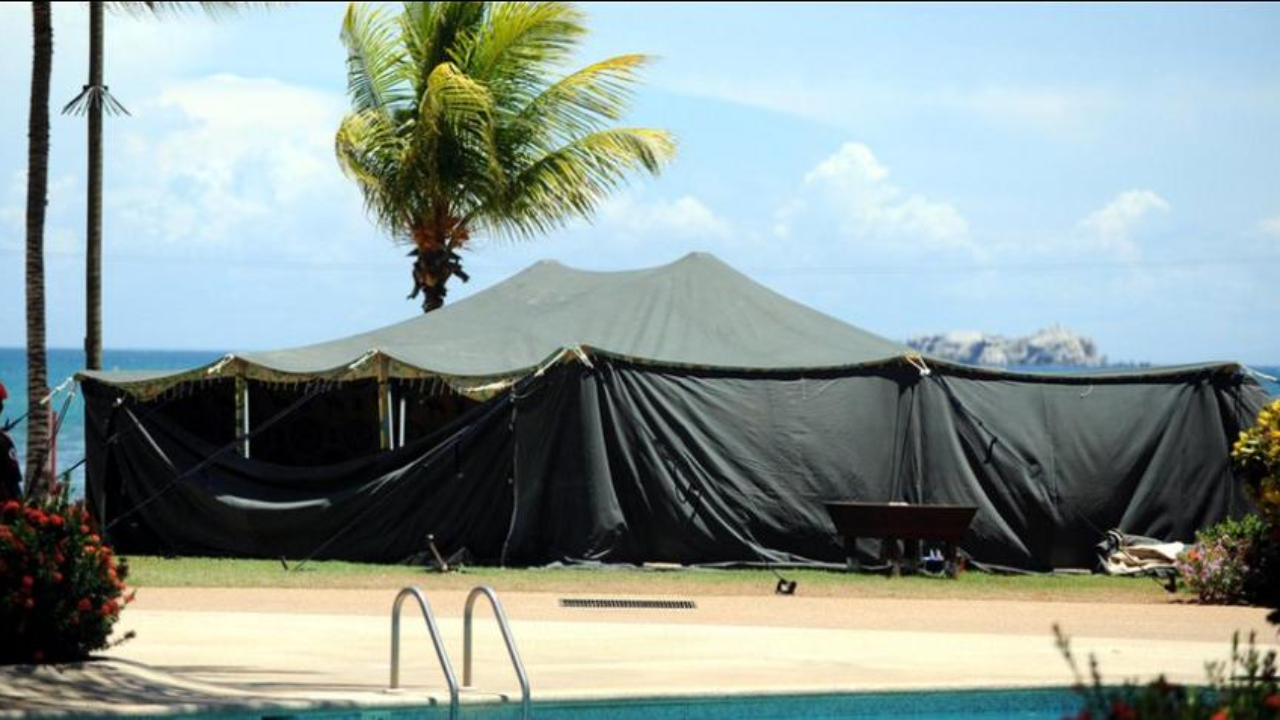 Grande e luxuosa: a extravagante tenda do ditador líbio Muammar Kadhafi