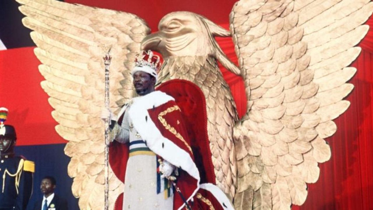 Trono de bronze e Mercedes para os convidados: a escandalosa coroação de Jean Bedel Bokassa, que quebrou o pais