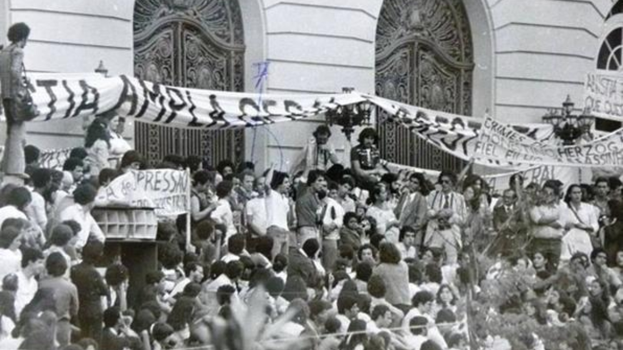 A difícil história da democracia no Brasil