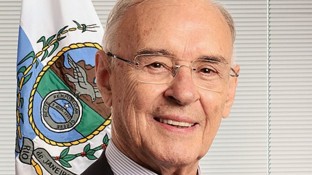Senador do Rio que defendia ‘isolamento seletivo’ morre por complicações da covid-19