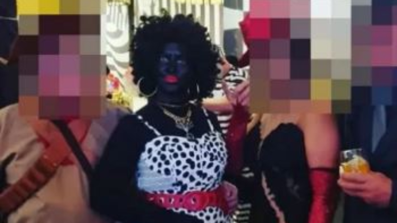 Blackface: empresária pinta seu rosto para fantasia de “nega maluca”