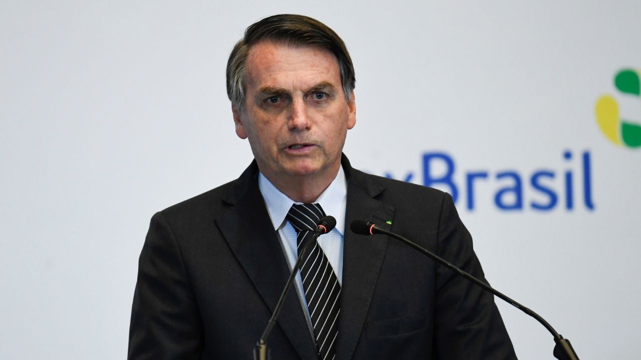 Bolsonaro cogita não se candidatar para as eleições de 2022 caso voto seja feito em urna eletrônica