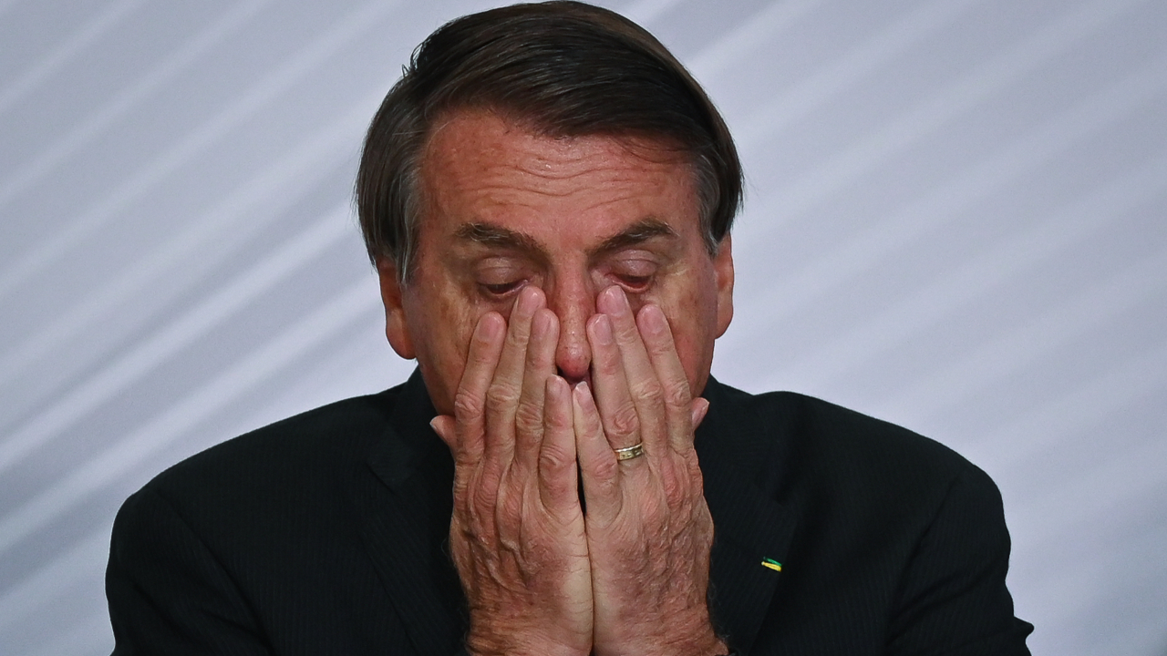 Bolsonaro relembra facada e reclama que digam que assassino de petista é seu apoiador