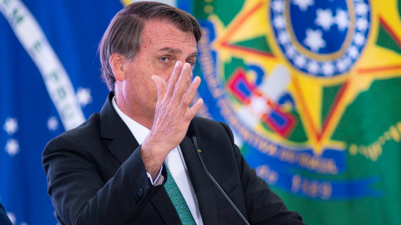 Bolsonaro corta mais de R$ 3 bilhões em orçamento público