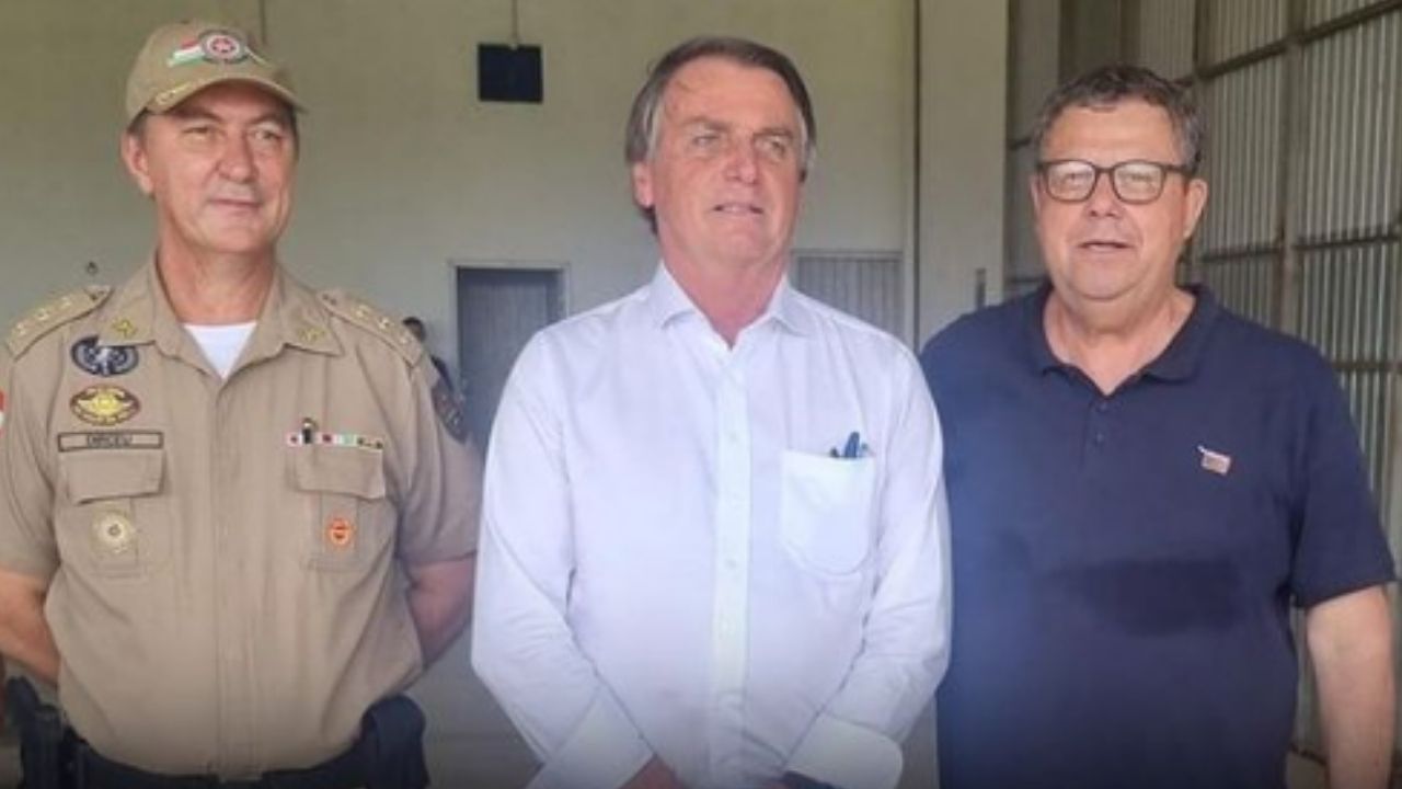 Após encontrar Bolsonaro, deputado testa positivo para Covid-19