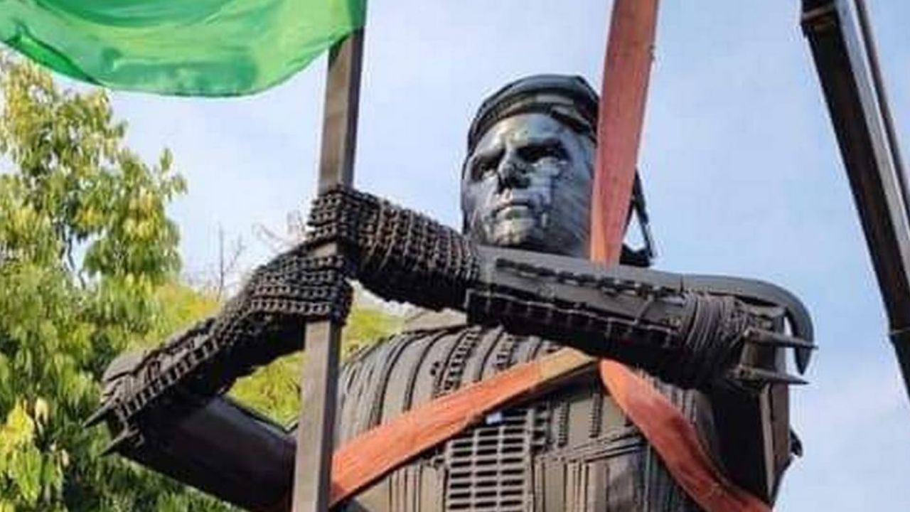 Estátua de Bolsonaro é instalada no Rio Grande do Sul