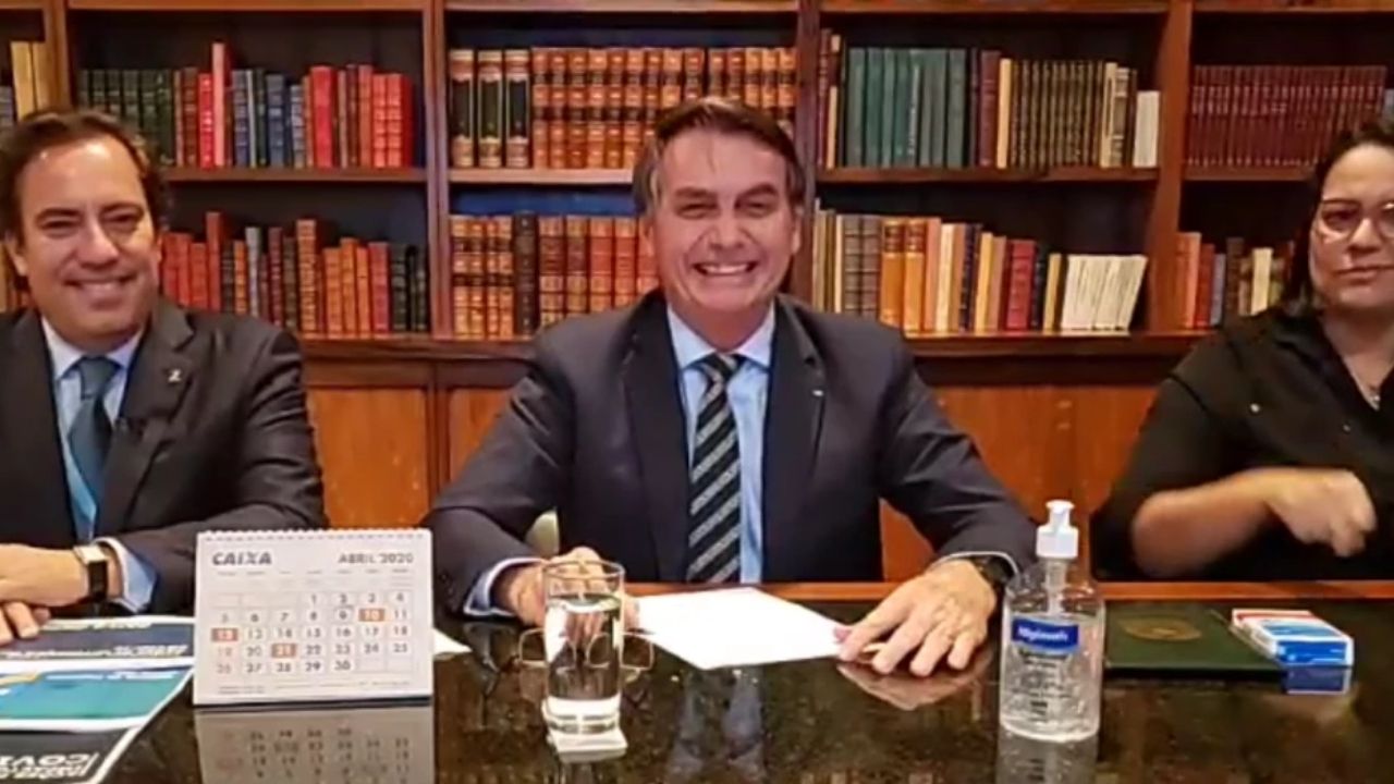 YouTube remove vídeos de canal de Bolsonaro por informações incorretas sobre Covid-19