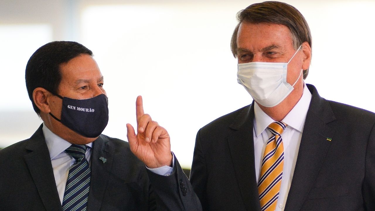 “Vice é igual cunhado: você casa e tem que aturar”, diz Bolsonaro sobre Mourão