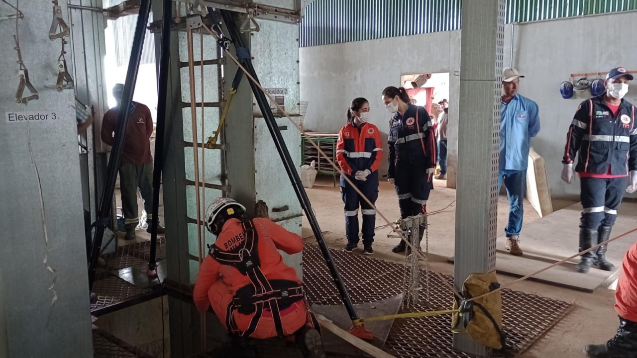 Homem morre soterrado por 400 toneladas de soja em silo, no interior da Bahia