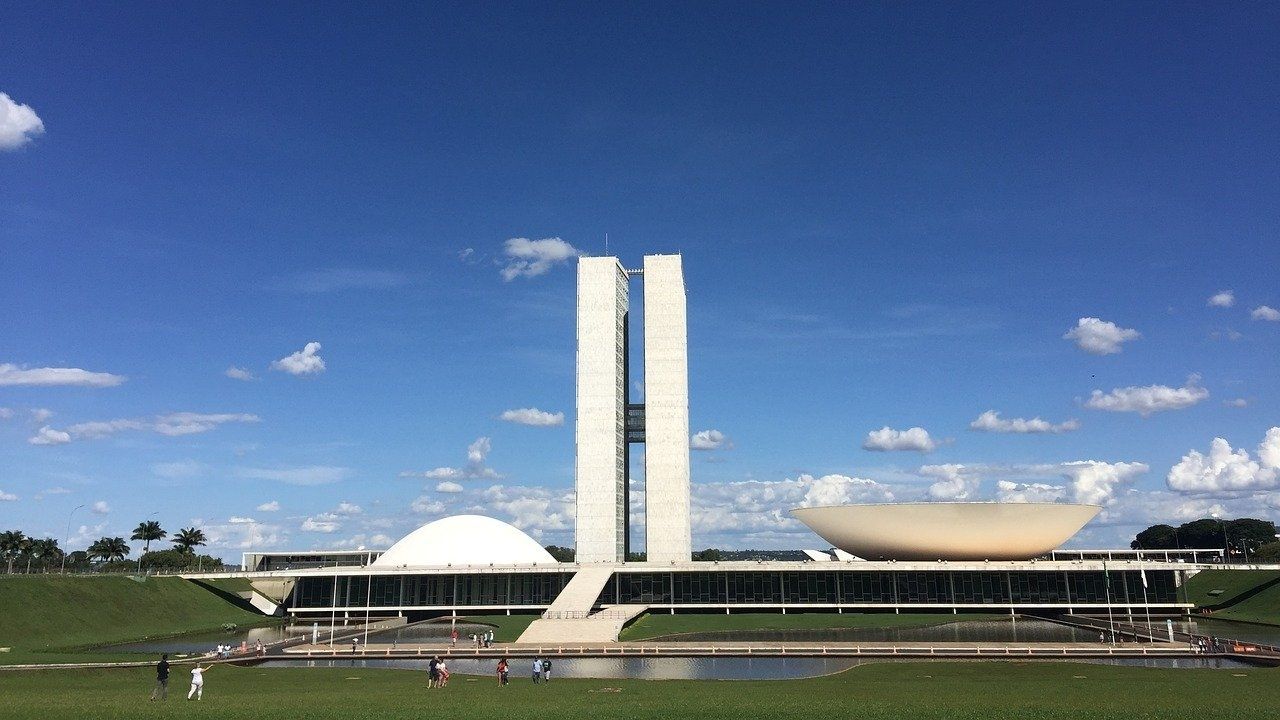 5 obras sobre ficção política ambientadas no Brasil