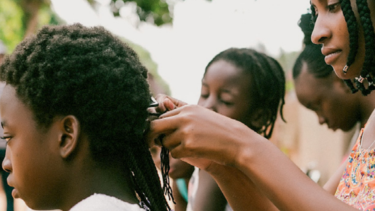 A identidade e resistência da mulher negra atrelada ao cabelo