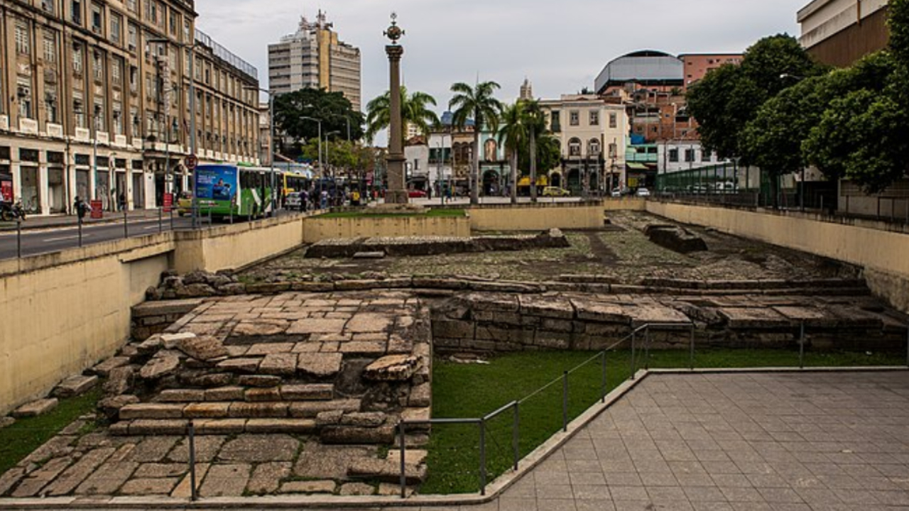 No Rio de Janeiro, o Cais do Valongo marca os horrores da escravidão