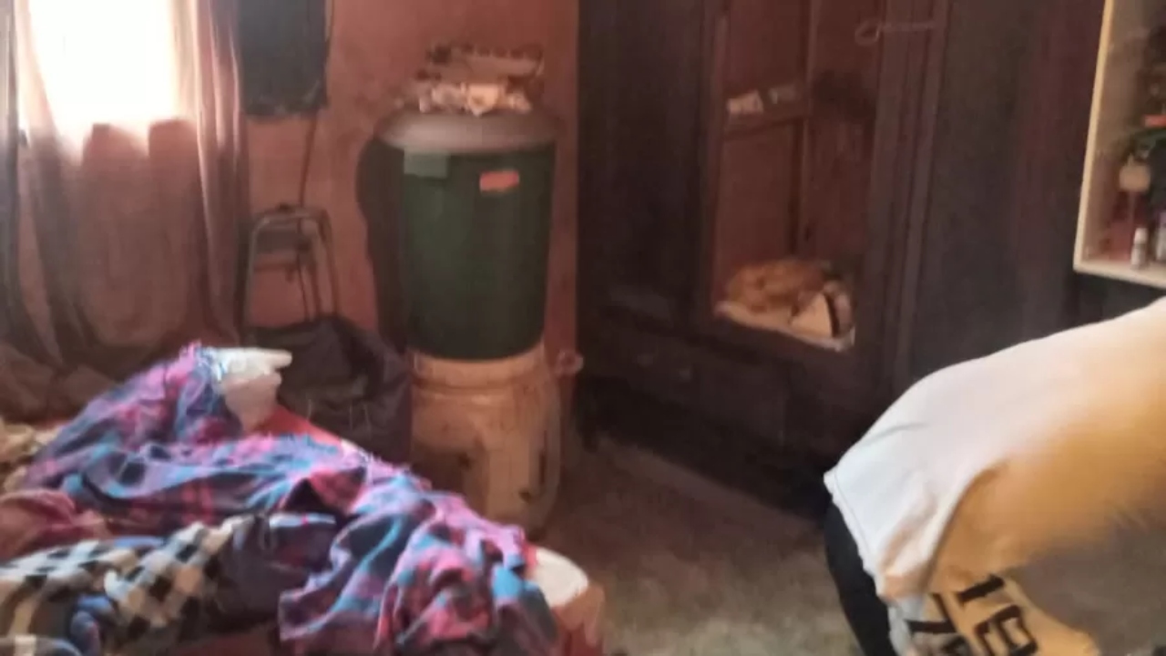 Homem de 51 anos é preso por manter mãe, de 70, desnutrida e em cárcere privado
