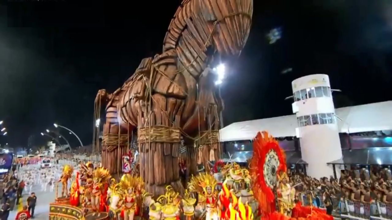 Escola de samba paulista reproduz histórico Cavalo de Troia em carro alegórico