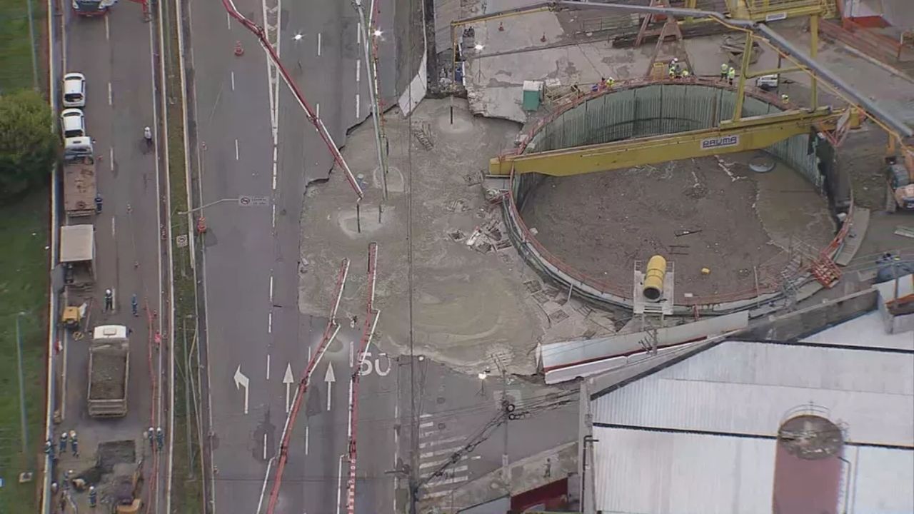 SP: Cratera na Marginal Tietê é completamente tampada com concreto