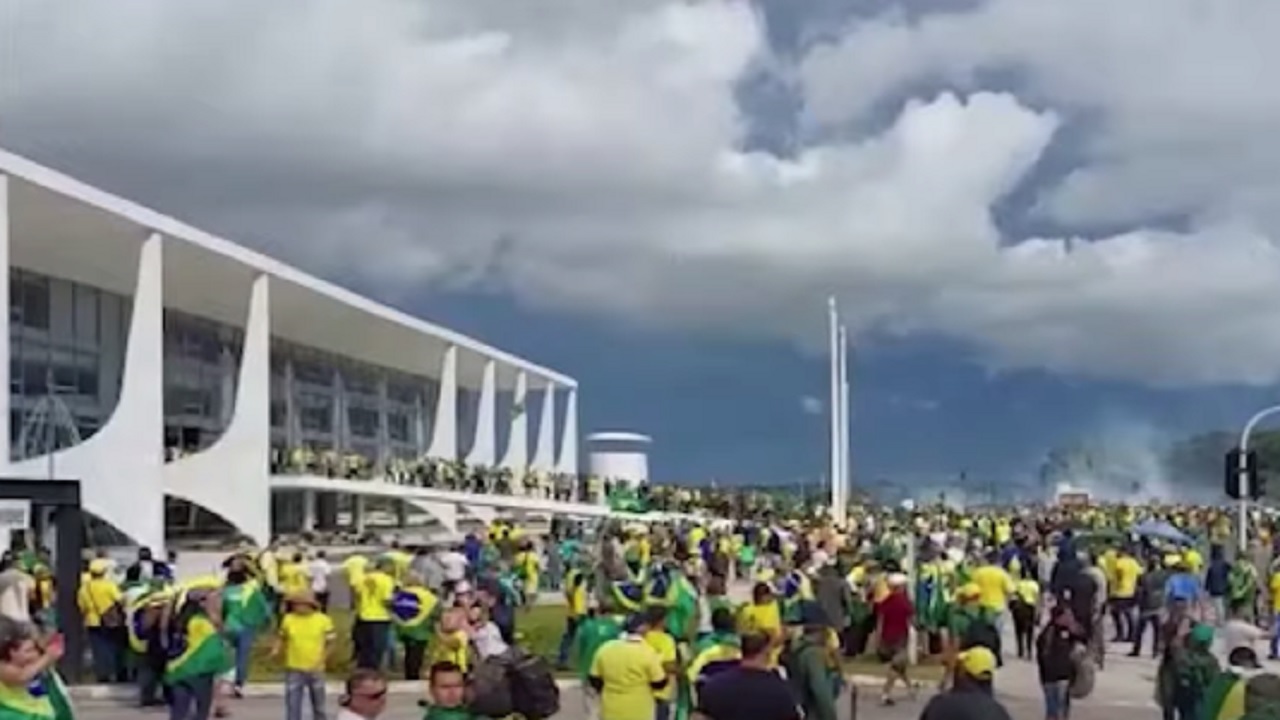 Mais 70 suspeitos pelos ataques em Brasília irão a julgamento na próxima semana