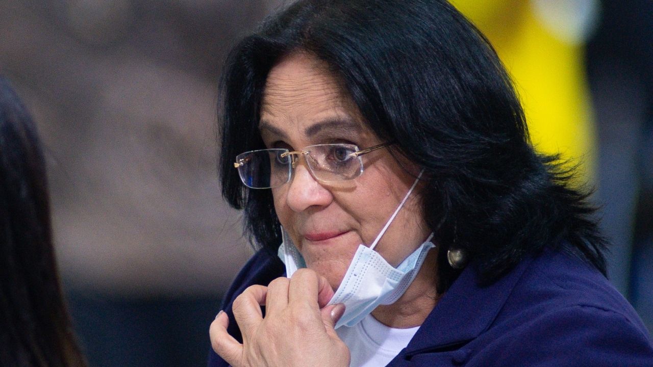 Advogados pedem que STF investigue Damares após fala sobre estupro de crianças