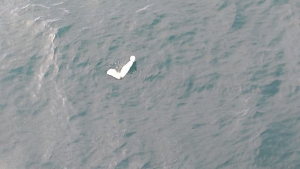 Corpo e destroços de aeronave são encontrados no mar em região próxima ao local de acidente aéreo