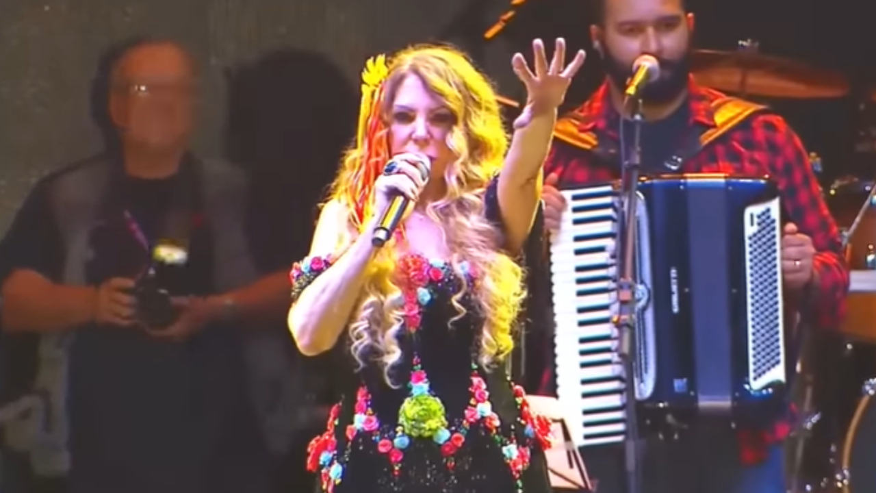 Elba Ramalho rebate gritos contra Bolsonaro em show: ‘Não é um comício’