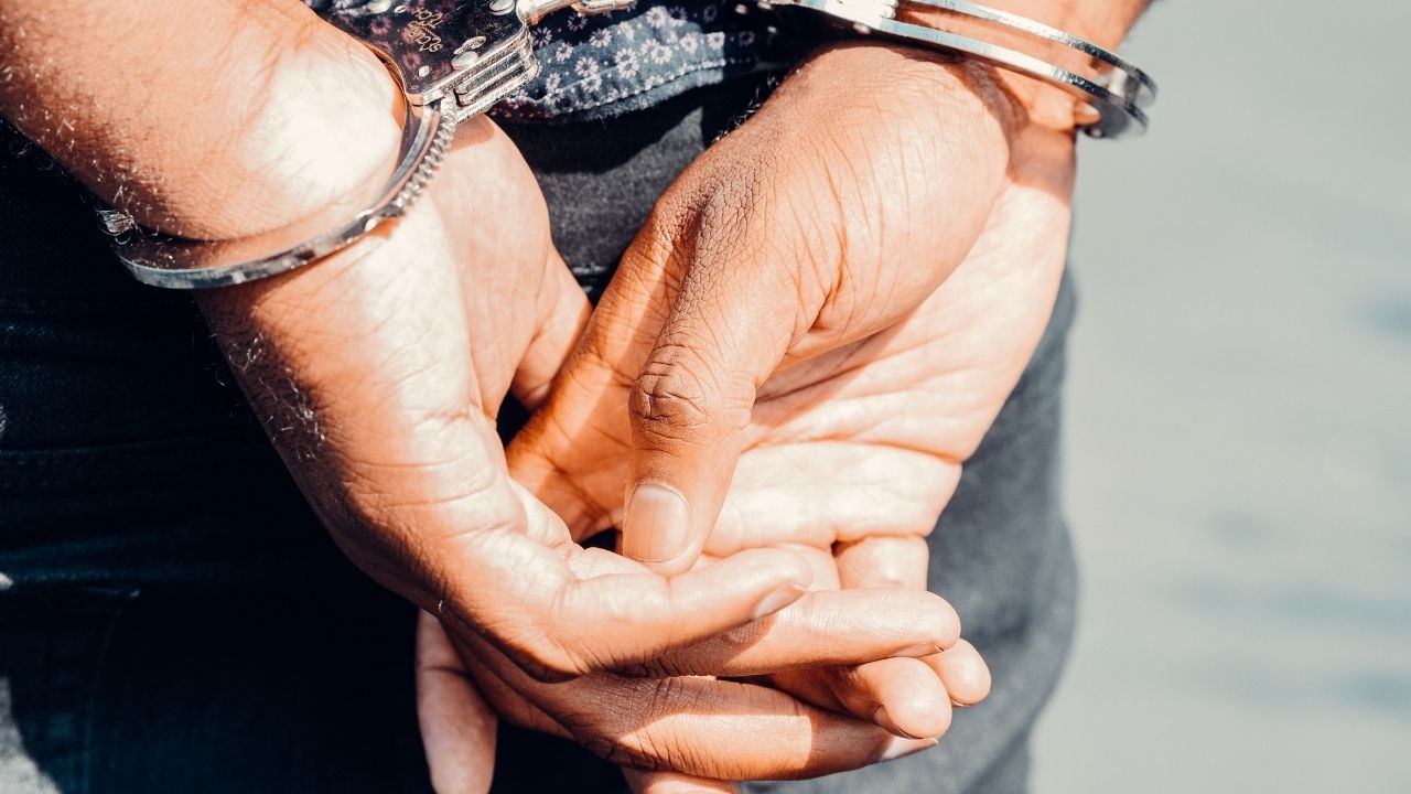 O insólito caso do jovem suspeito de matar a mãe para ficar com a herança