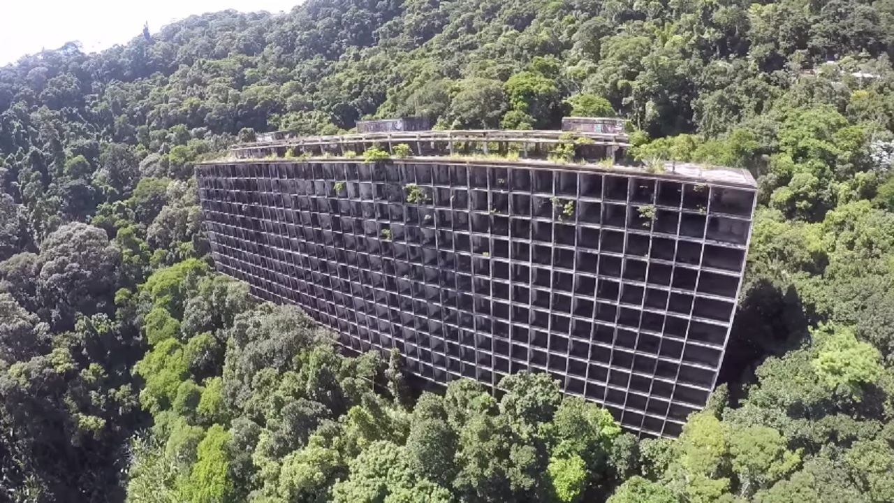 Abandonado no coração da Tijuca, Gávea Tourist Hotel ganhará nova vida até 2026