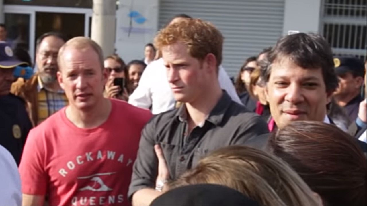 Tumulto e barreira: O dia em que príncipe Harry conheceu a Cracolândia