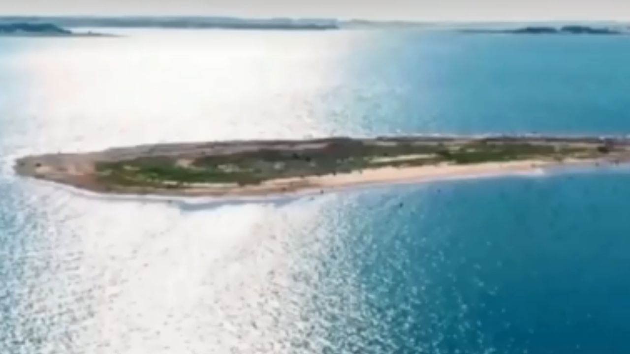 Ilha submersa é revelada após queda de nível de represa