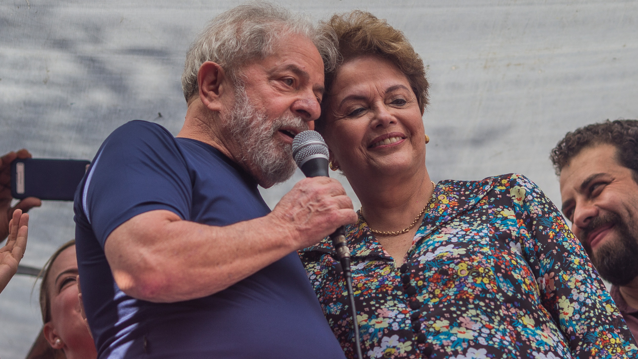 Dilma não deve ser ministra de Lula, mas pode ter cargo fora do Brasil