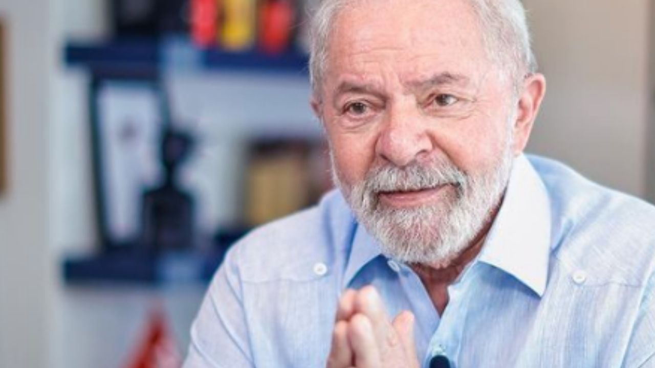 Lula promete tirar militares de cargos civis caso seja eleito