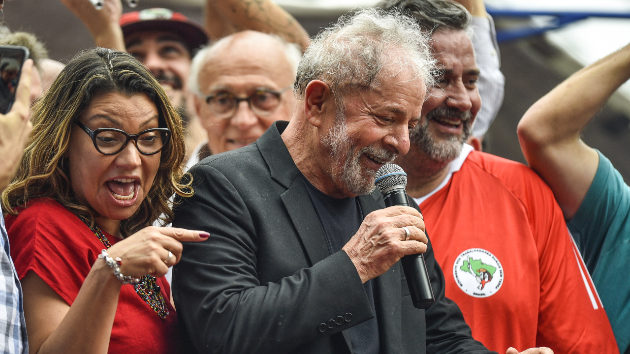 Lula comemora vitória do Partido Socialista português