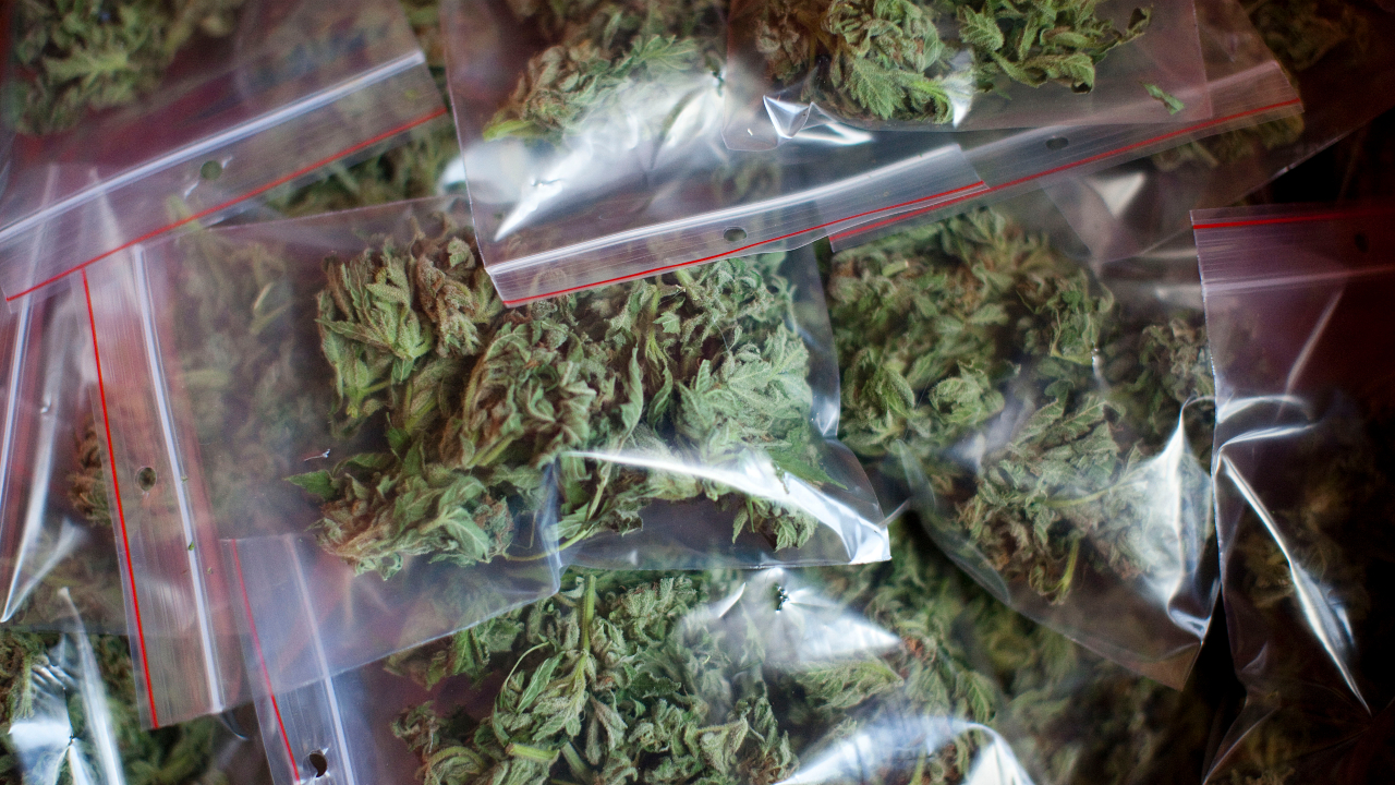 Caminhão é apreendido com maconha escondida em reservatório de água