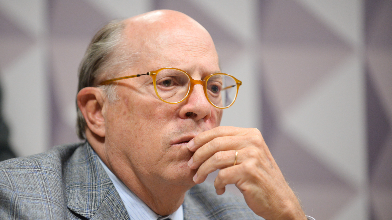 Autor do impeachment de Dilma protocola afastamento de Bolsonaro