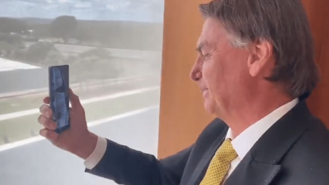 Como foi a conversa de Bolsonaro com brasileiros refugiados da Ucrânia?