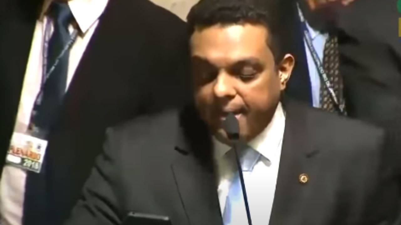 Após ser alvo de mandado de busca e apreensão, deputado Otoni de Paula fala sobre o caso