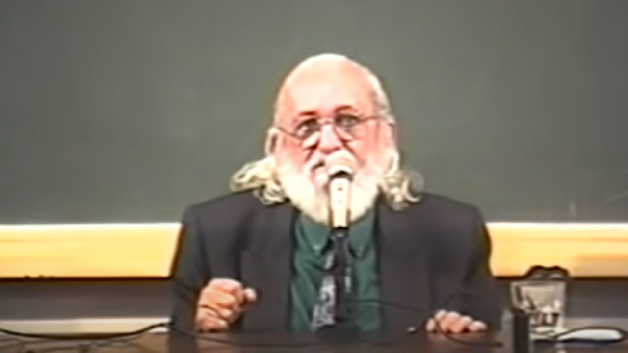 Após críticas, União está proibida de ‘atentar contra dignidade’ de Paulo Freire