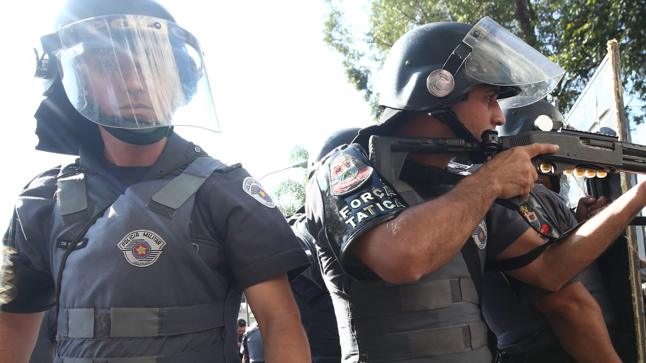 Apesar de proibido, deputados militares defendem a presença de PMs da ativa em manifestação
