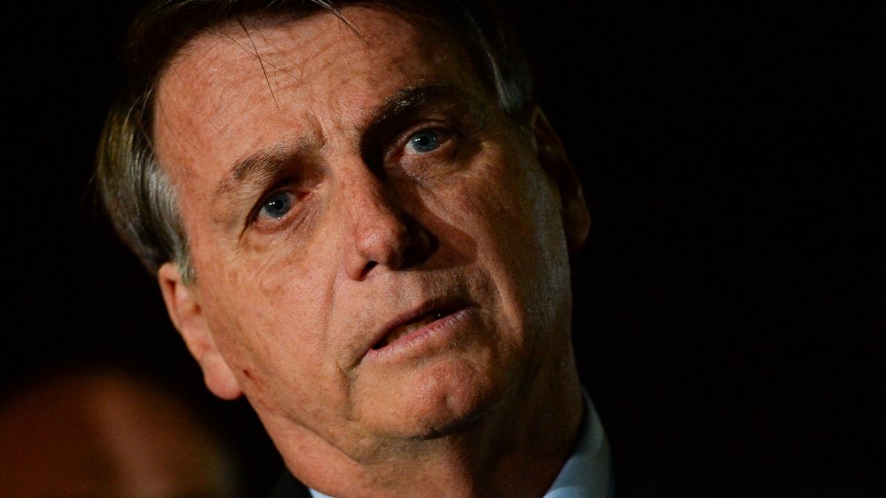 Presidente Bolsonaro convida população a ir às ruas amanhã