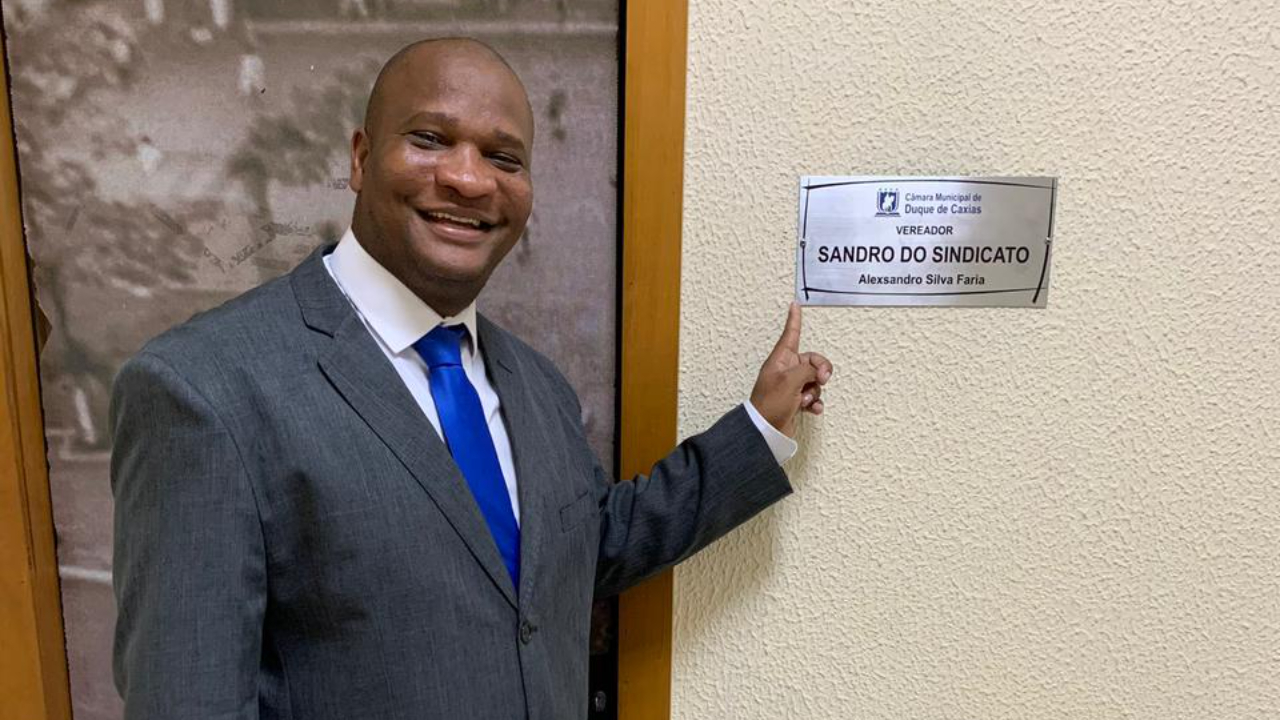 Sandro do Sindicato, vereador da cidade de Duque de Caxias, é assassinado com fuzil