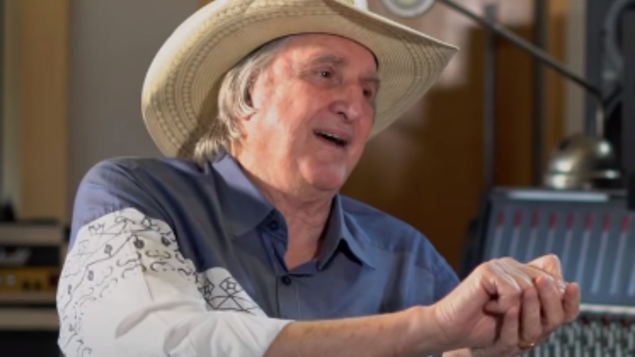 Polícia Federal cumpre mandado de busca e apreensão contra o cantor Sérgio Reis