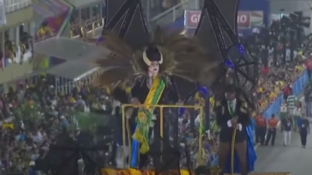 ‘Vampiro neoliberalista’: como um presidente virou crítica social no carnaval