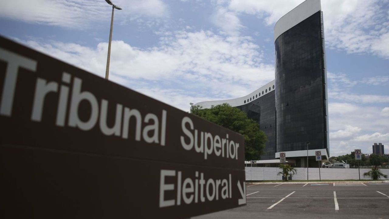 TSE deve avançar em investigações de suposta campanha irregular de Bolsonaro