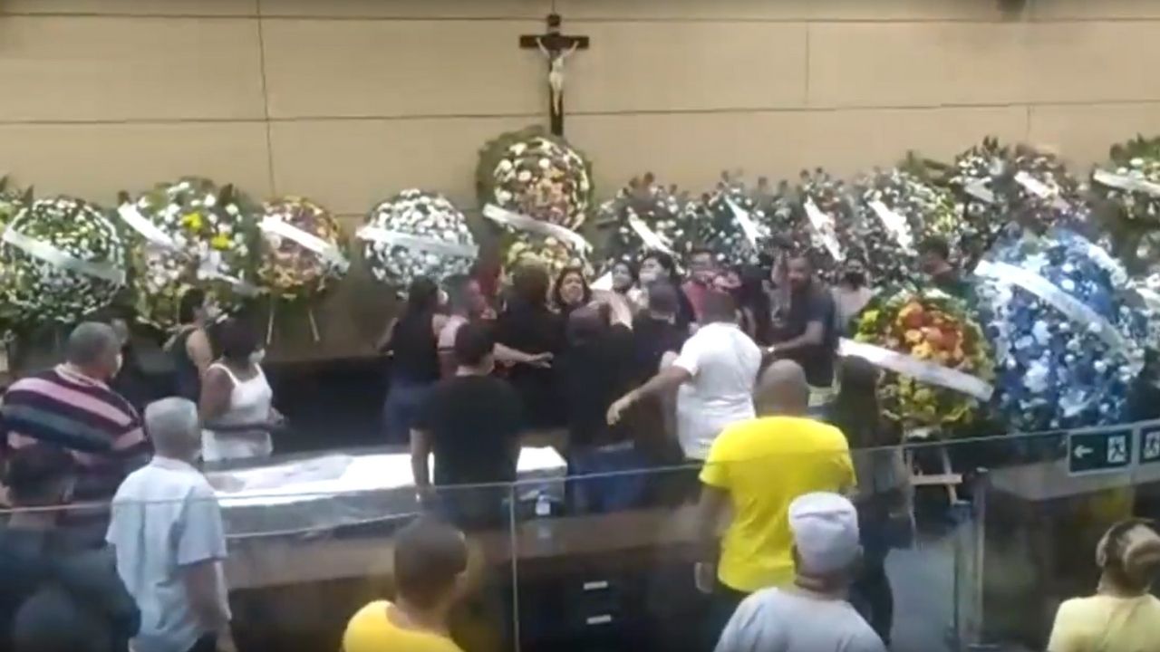 Velório de vereador do Guarujá termina em briga, veja o vídeo