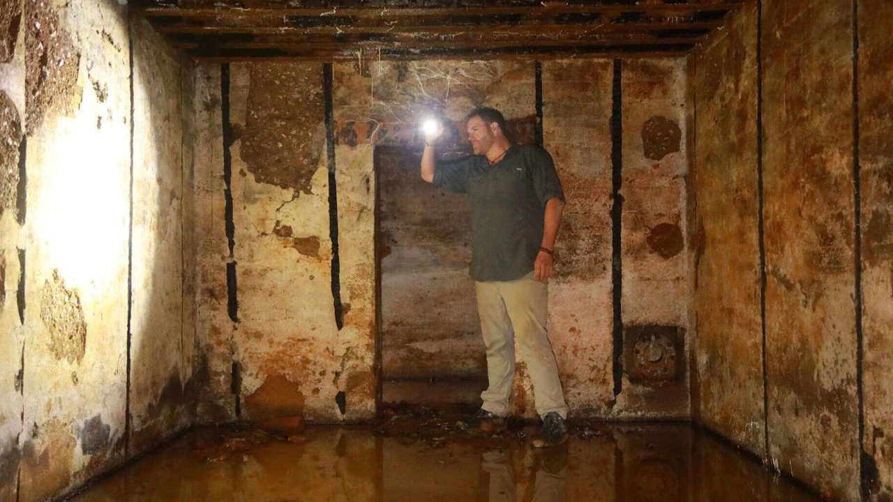 Ocultos por 75 anos: Historiador explora bunkers nazista usados no Dia D