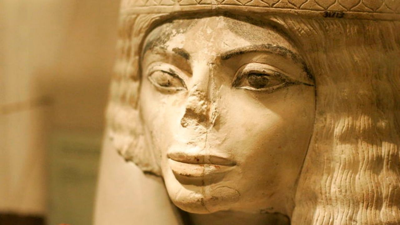 A insólita semelhança entre Michael Jackson e uma estátua do Egito Antigo