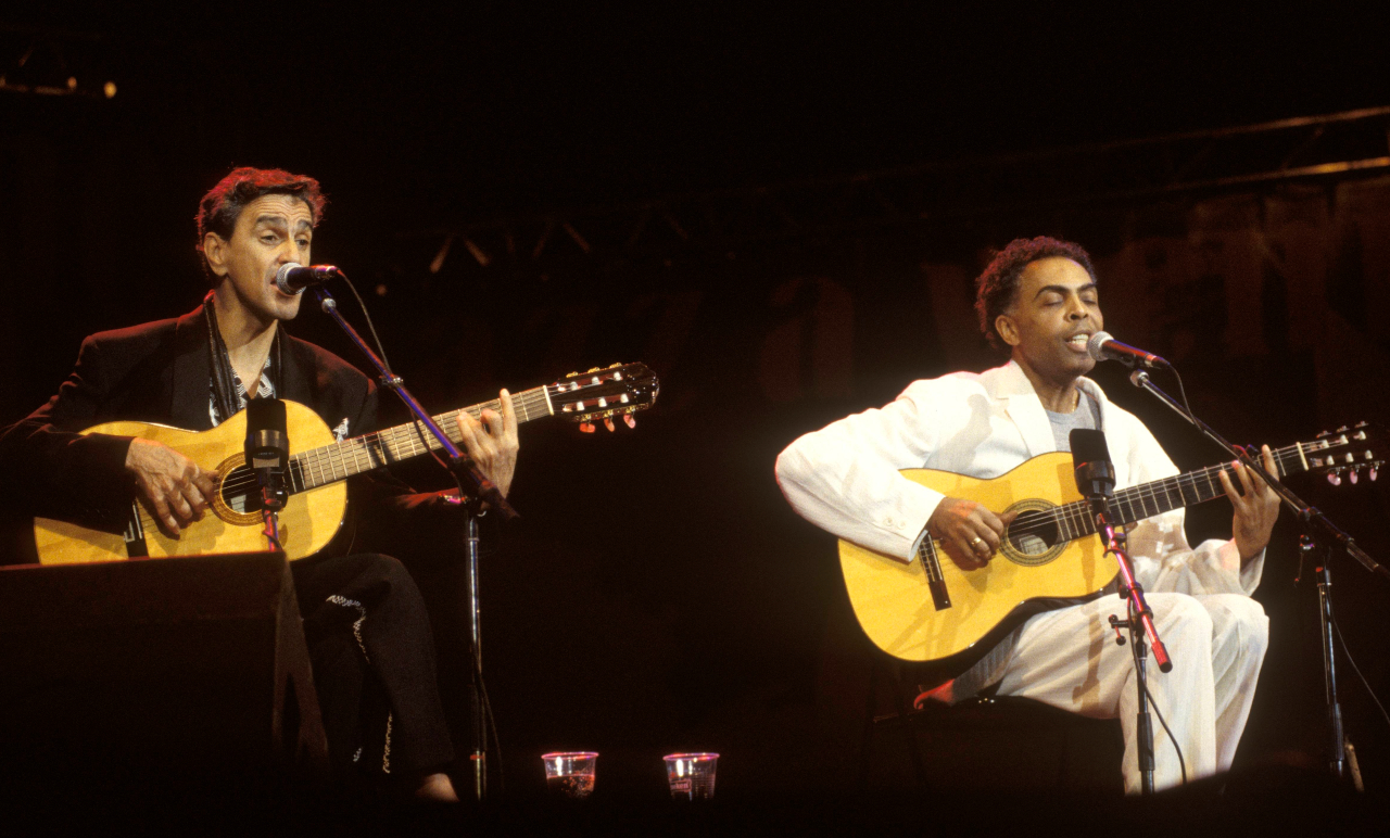 Há exatos 51 anos, Caetano Veloso e Gilberto Gil eram presos pela Ditadura Militar