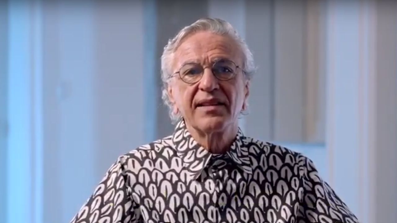 Caetano Veloso sai em vídeo contra Bolsonaro: “o fascismo está mostrando suas garras”