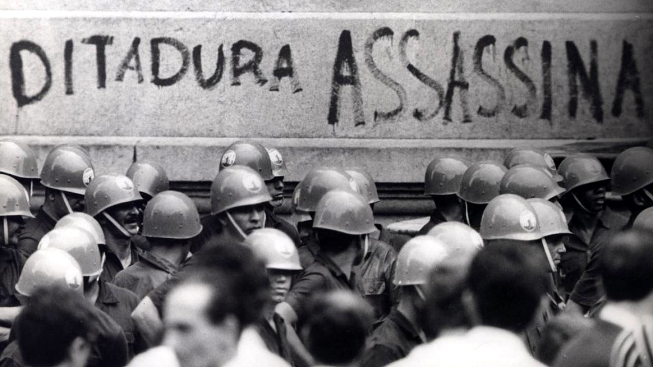 Ditadura na ditadura: Os principais trechos do AI-5
